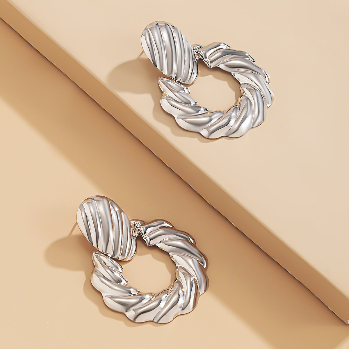 Fashion Twisted Hoop Earrings